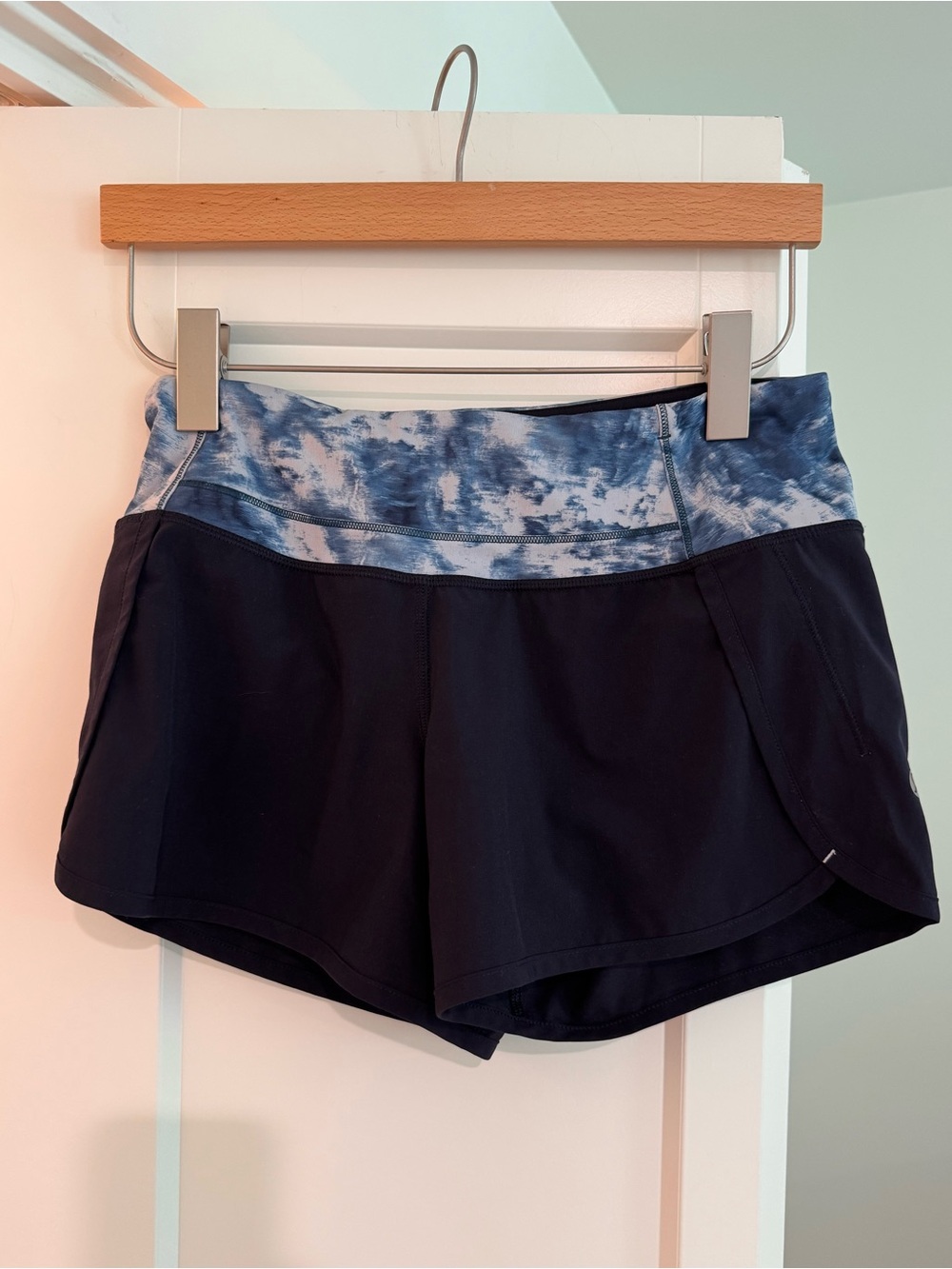 Lululemon navy and tie-dye speed up 4” shorts